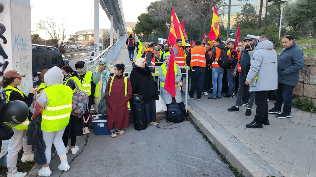 Mediante diversas manifestaciones, el colectivo marroquí ha instado a que la Dirección General de Tráfico (DGT) quite la obligatoriedad de examinarse en España  - PHOTO/@Sabah_Yacoubi