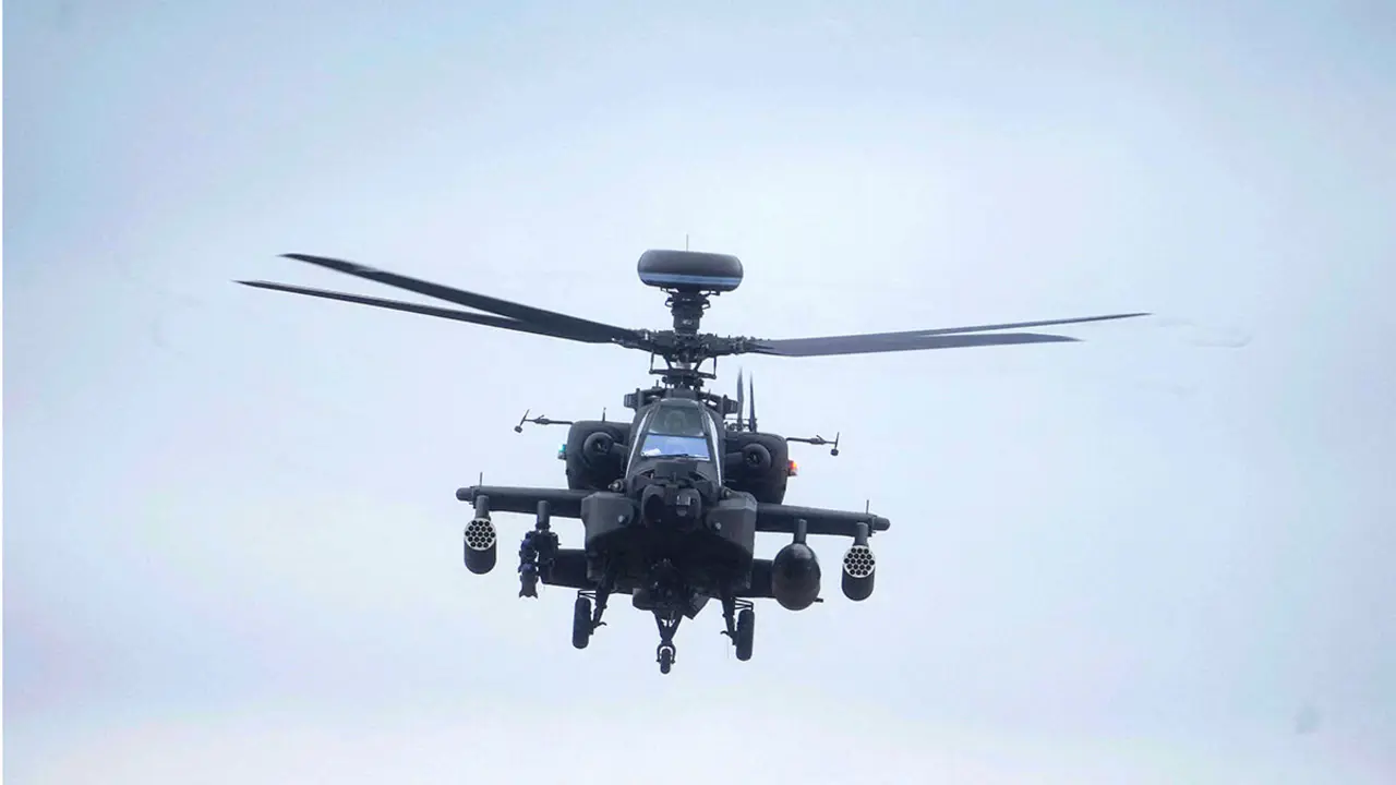 Helicóptero Boeing AH-64 Apache del ejército británico - REUTERS/ INTS KALNINS