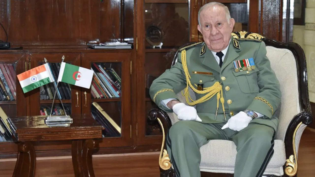 El Ministro Delegado de Defensa y Jefe de Estado Mayor del Ejército de Argelia, el Teniente General Said Shangarih, continúa su visita a la India para discutir las oportunidades de fortalecer la cooperación militar entre los dos países - PHOTO/ REDES SOCIALES