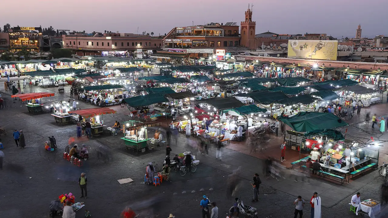 Plaza de Jemaa el Fna en Marrakech, Marruecos - <a href="https://depositphotos.com/es/?/">Depositphotos</a>