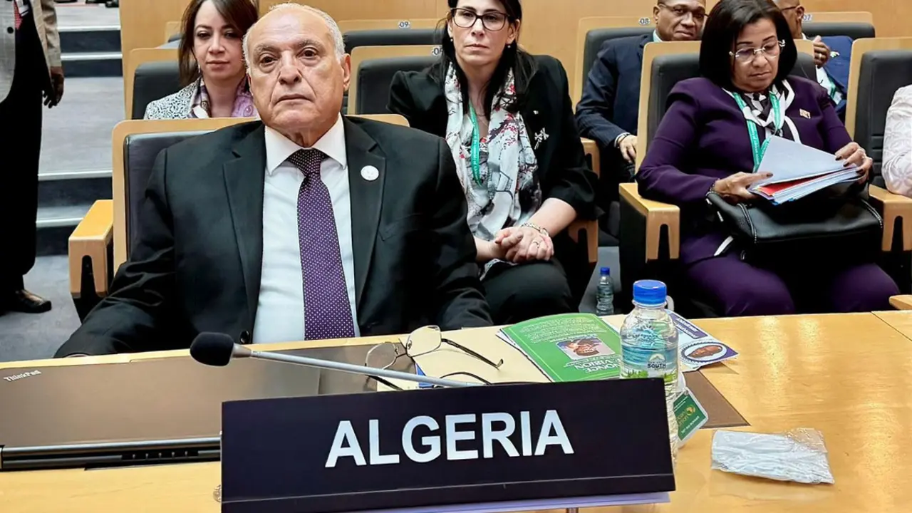 El ministro de Asuntos Exteriores argelino, Ahmed Attaf en el Consejo Africano de Paz y Seguridad - PHOTO/ @Algeria_MFA