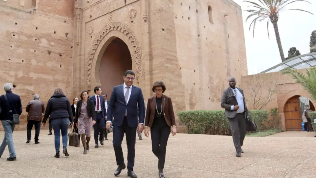 Rachida Dati, ministra de Cultura de Francia junto a Mohamed Mehdi Bensaid, ministro de Juventud, Cultura y Comunicación durante su visita a las ciudades marroquíes de Tarfaya, Dajla y El Aaiún - PHOTO/&nbsp;@datirachida