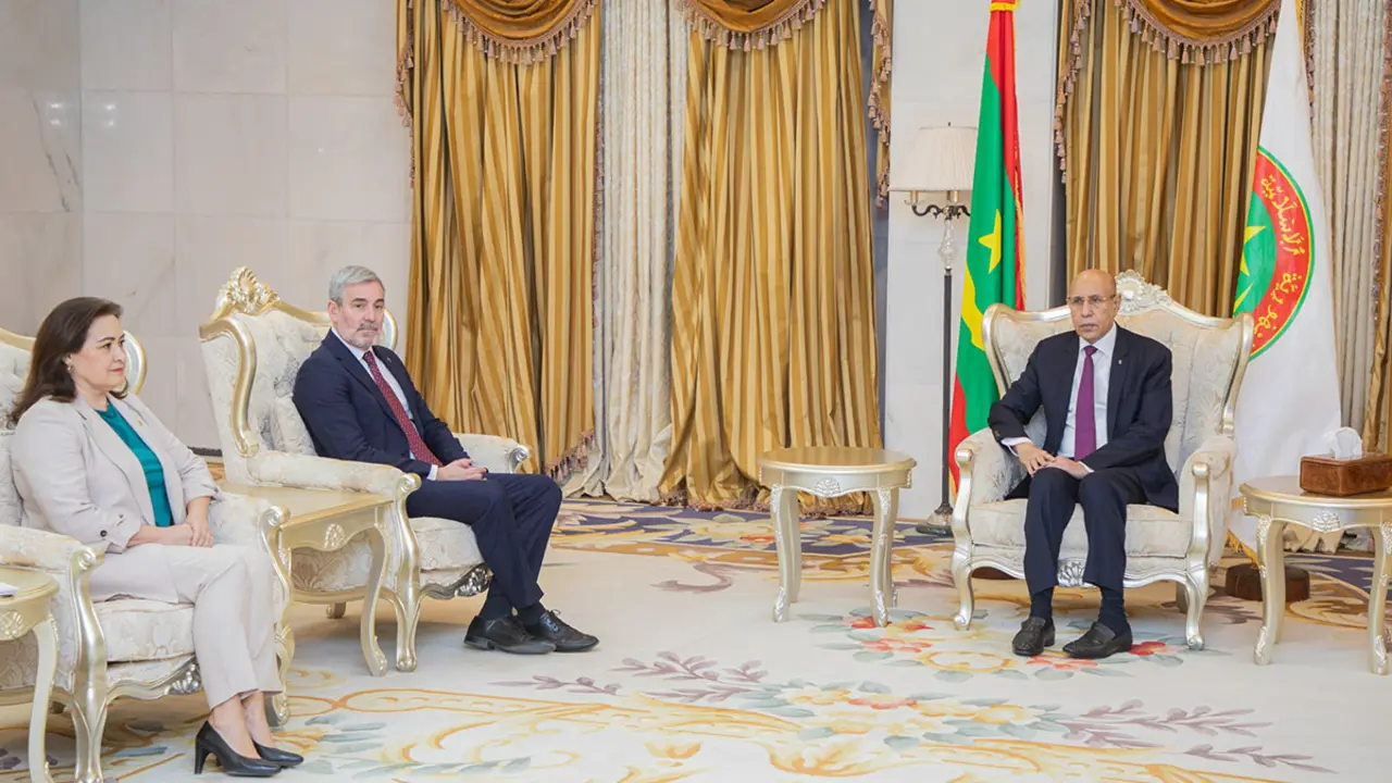 <p>El presidente de Canarias, Fernando Clavijo, durante su reunión con el presidente de Mauritania, Mohamed Ould Ghazouani - PHOTO/ REDES SOCIALES</p>
