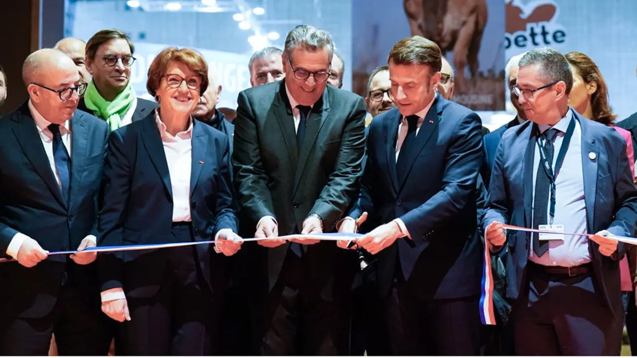 Aziz Akhannouch y Emmanuel Macron en el salón SIA - PHOTO/SIA
