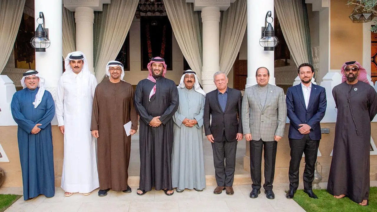 El príncipe heredero saudí, Mohammed Bin Salman, se reúne con los líderes del Consejo de Cooperación del Golfo (CCG), el rey Abdullah de Jordania y el presidente de Egipto, Abdel Fattah al-Sisi, durante una reunión fraternal amistosa en Riad, Arabia Saudita, el 21 de febrero de 2025 - PHOTO/ Agencia de Prensa Saudita vía REUTERS&nbsp;