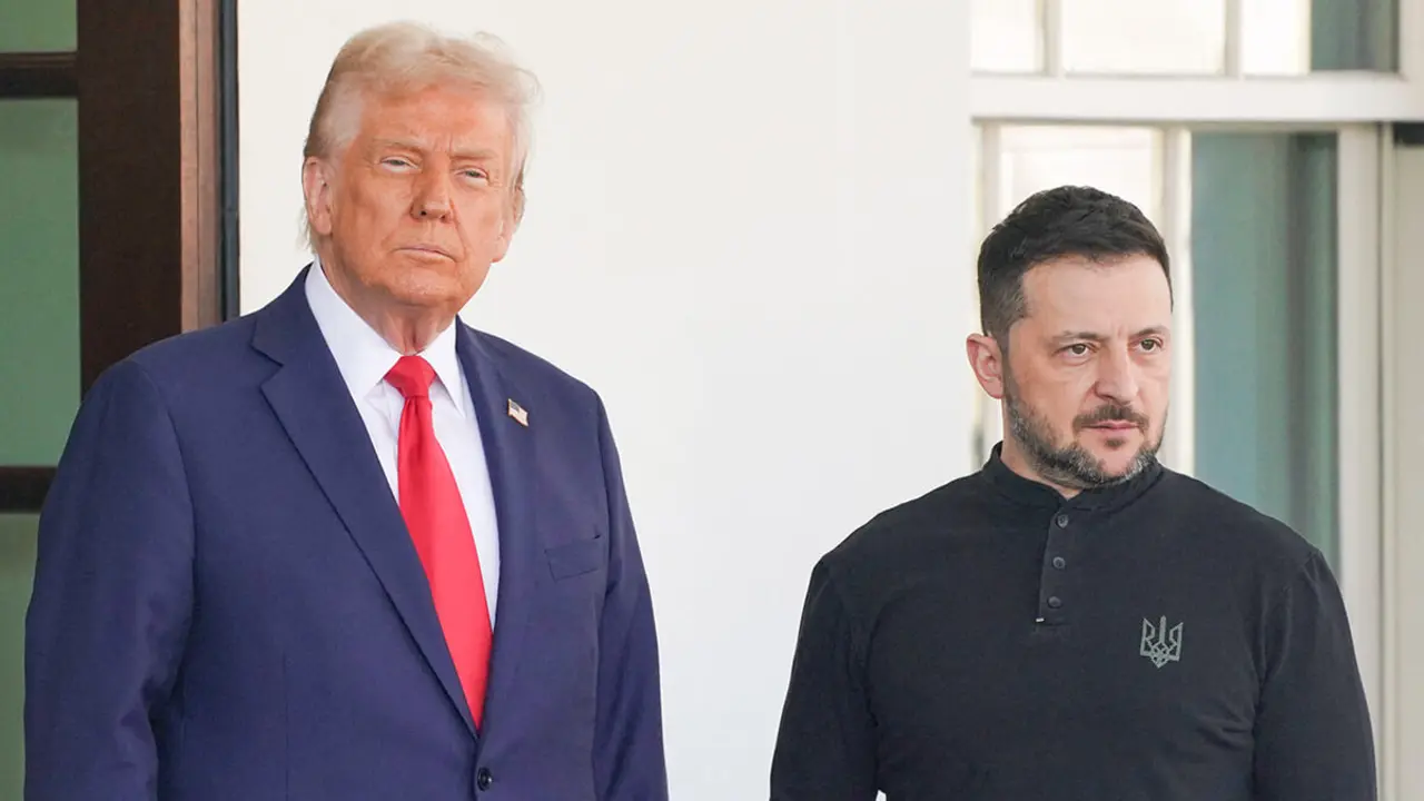 El presidente estadounidense Donald Trump y el presidente ucraniano Volodymyr Zelenskiy el día de una reunión en la Casa Blanca en Washington, DC, EE.UU., el 28 de febrero de 2025 - REUTERS/ BATHAN HOWARD