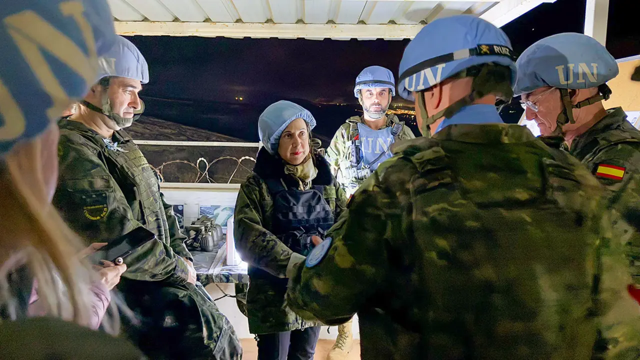 <p>La situación geoestratégica aconseja apostar por nuevos satélites de observación. En imagen, la ministra Margarita Robles durante la visita que cursó el mes de enero a las fuerzas españolas en el Líbano -&nbsp;PHOTO/María José Muñoz Estévez-MMDE&nbsp;</p>
