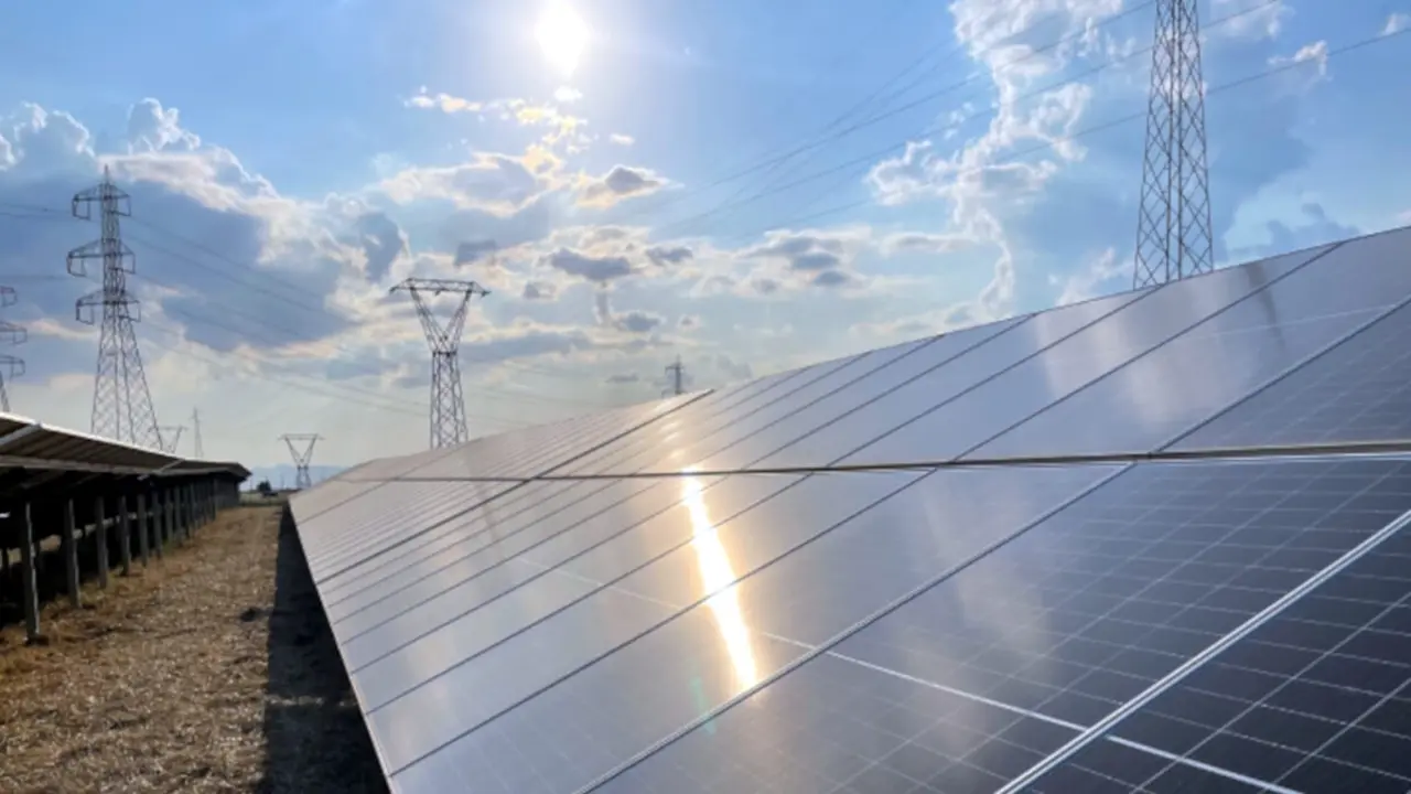 La eléctrica entregará 1.000 GWh de electricidad verde a la compañía de supermercados a través de un acuerdo de compraventa de energía (PPA)