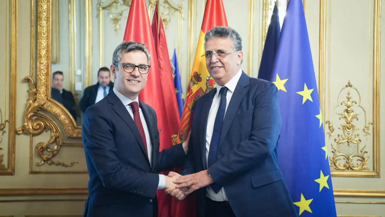 El ministro de Justicia marroquí, Abdellatif Ouahbi (dcha.), y su homólogo español, Félix Bolaños - PHOTO/ Pool Moncloa/Raúl Salgado