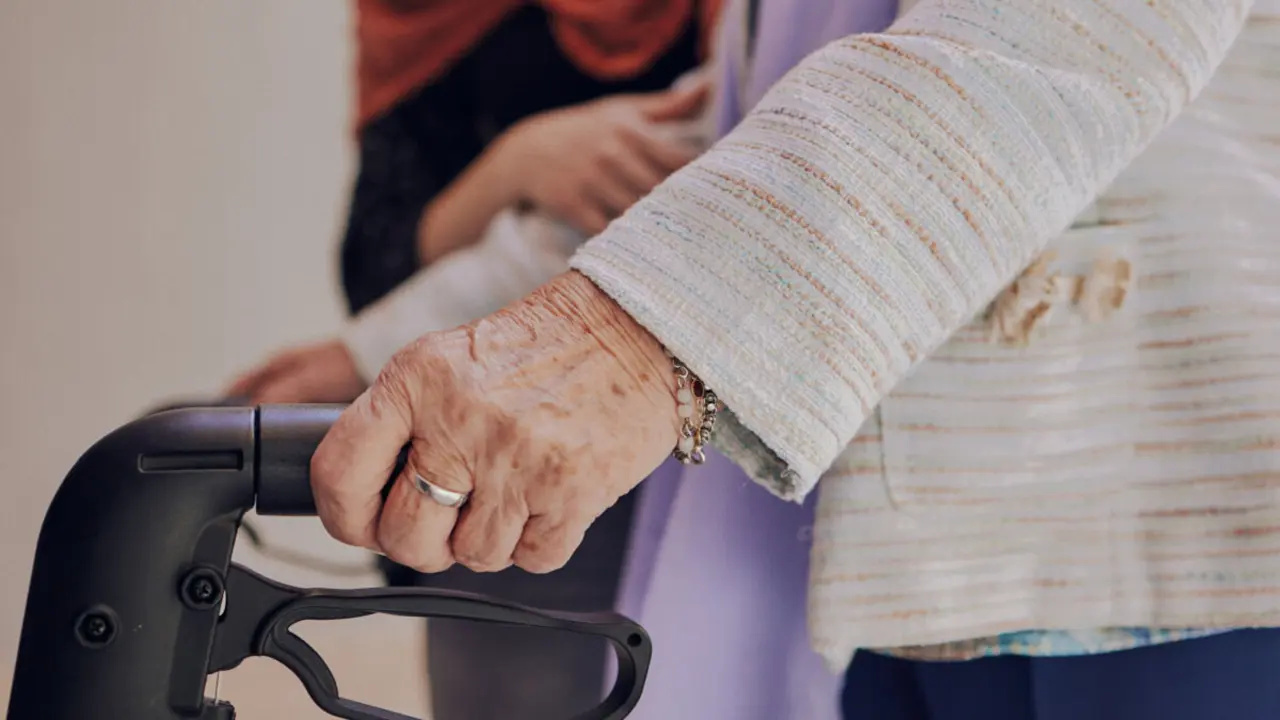 Acompañamiento y atención integral en residencias de personas mayores.© Fundación "la Caixa"