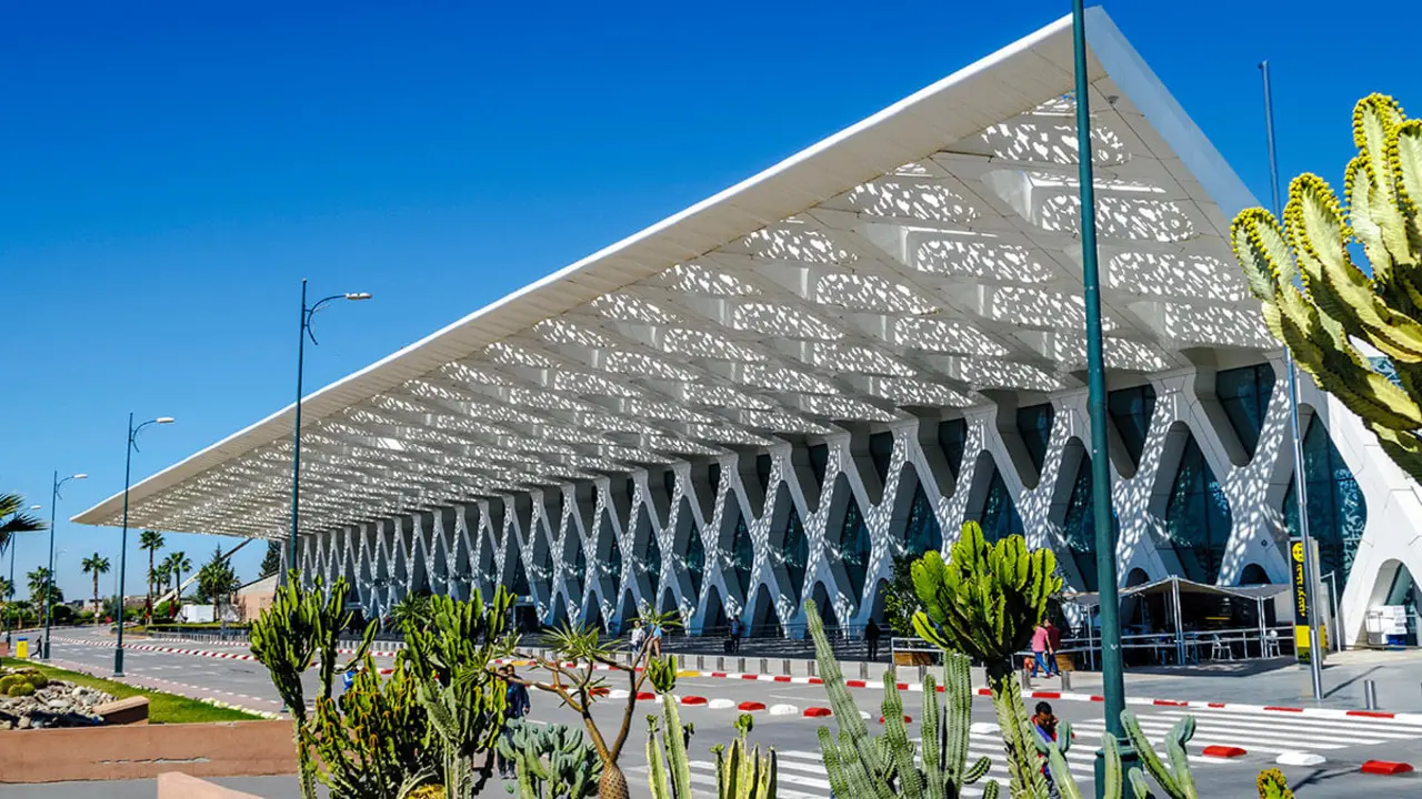 Fachada exterior del aeropuerto internacional de Menara en la ciudad de Casablanca, Marruecos - <a href="https://depositphotos.com/es/?/">Depositphotos</a>