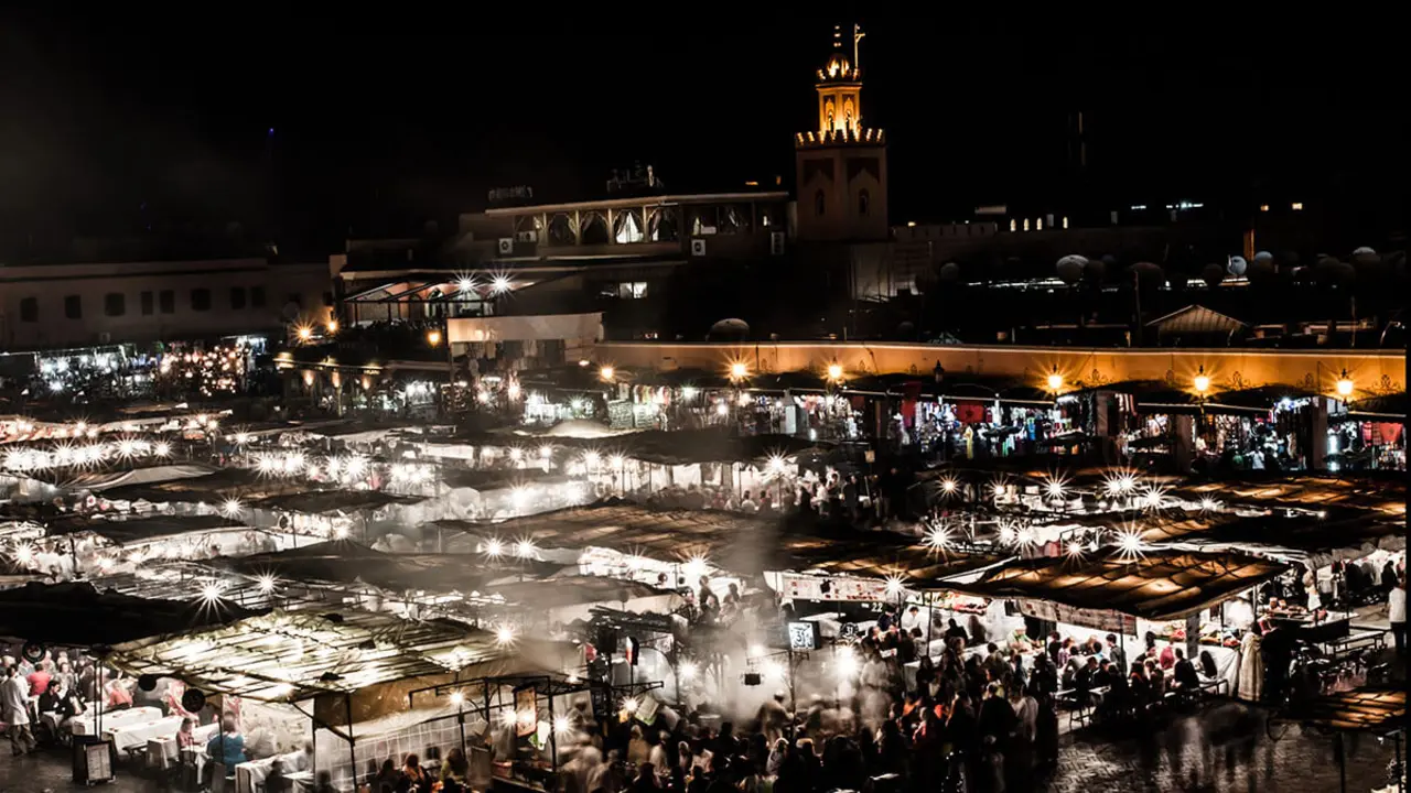Plaza de Jemaa el Fna en Marrakech, Marruecos - <a href="https://depositphotos.com/es/?/">Depositphotos</a>