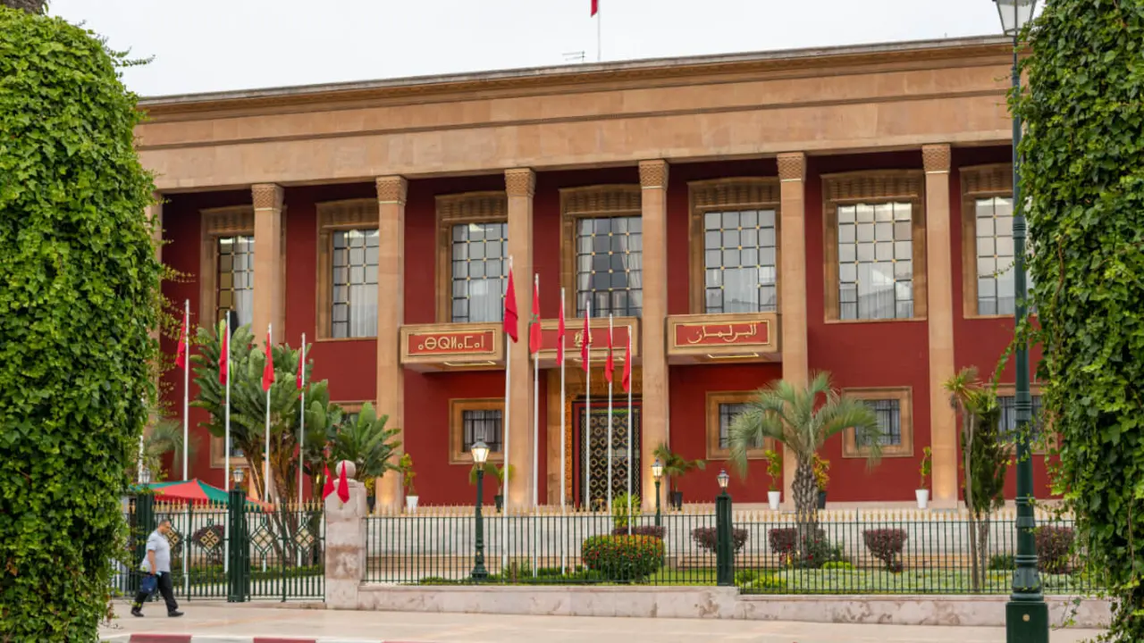Fachada principal del Parlamento de Marruecos en Rabat - <a href="https://depositphotos.com/es/?/">Depositphotos</a>