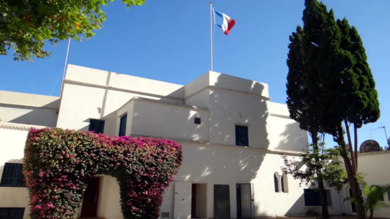Imagen de la fachada del consulado francés en Argel, Argelia - PHOTO/REDES SOCIALES