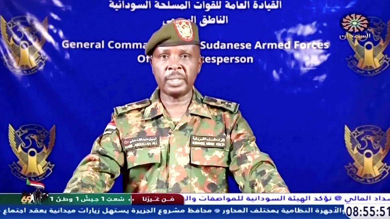 Un portavoz del ejército sudanés declara en Sudan TV, después de que, según el ejército sudanés, tomaran el control del palacio presidencial en un lugar desconocido el 21 de marzo de 2025 - PHOTO/ SUDAN TV vía REUTERS