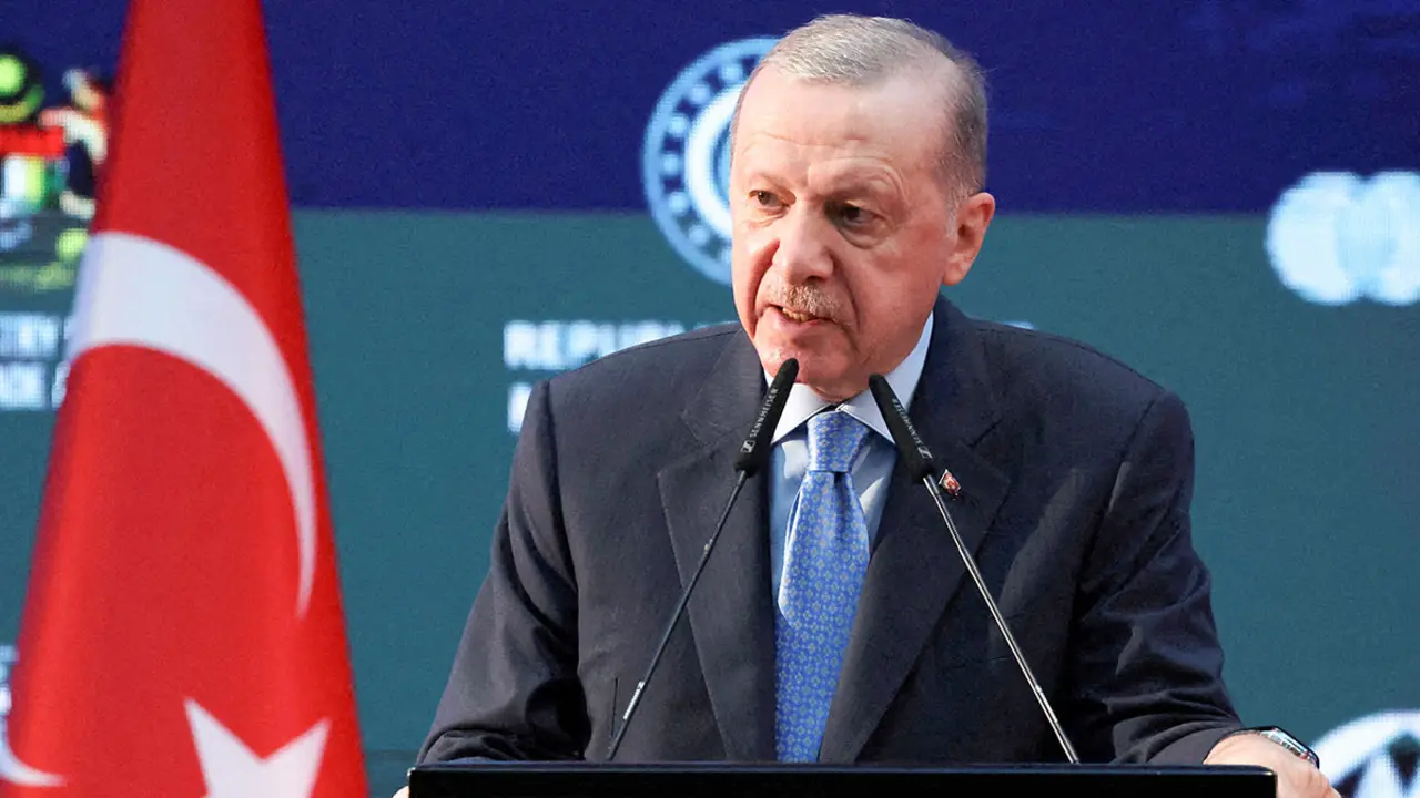 El presidente turco, Tayyip Erdogan, habla en el Foro Empresarial Malasia-Turquía durante su visita de trabajo a Malasia, en Putrajaya, Malasia, el 11 de febrero de 2025 - REUTERS/ HASNOOR HUSSAIN