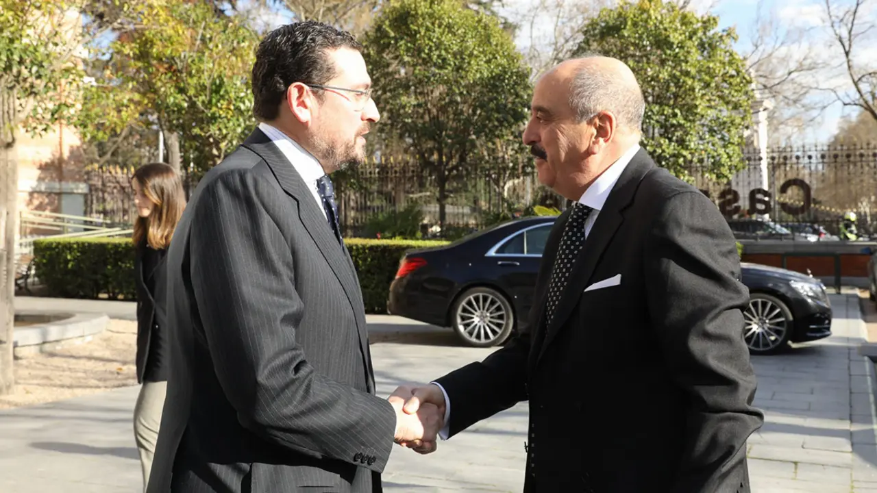 Miguel José Moro Aguilar, director de la Casa Árabe de Madrid, junto a Mohamed Ali Nafti, ministro de Asuntos Exteriores de Túnez - PHOTO/ JULIA ROBLES
