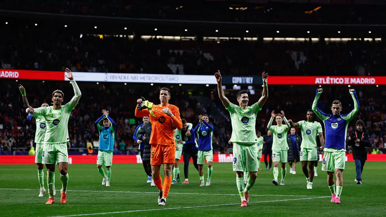 <p>Wojciech Szczesny, Robert Lewandowski, Ronald Araujo y Fermín López celebran después del partido entre el Atlético Madrid y el FC Barcelona - REUTERS/JUAN MEDINA&nbsp;</p>
