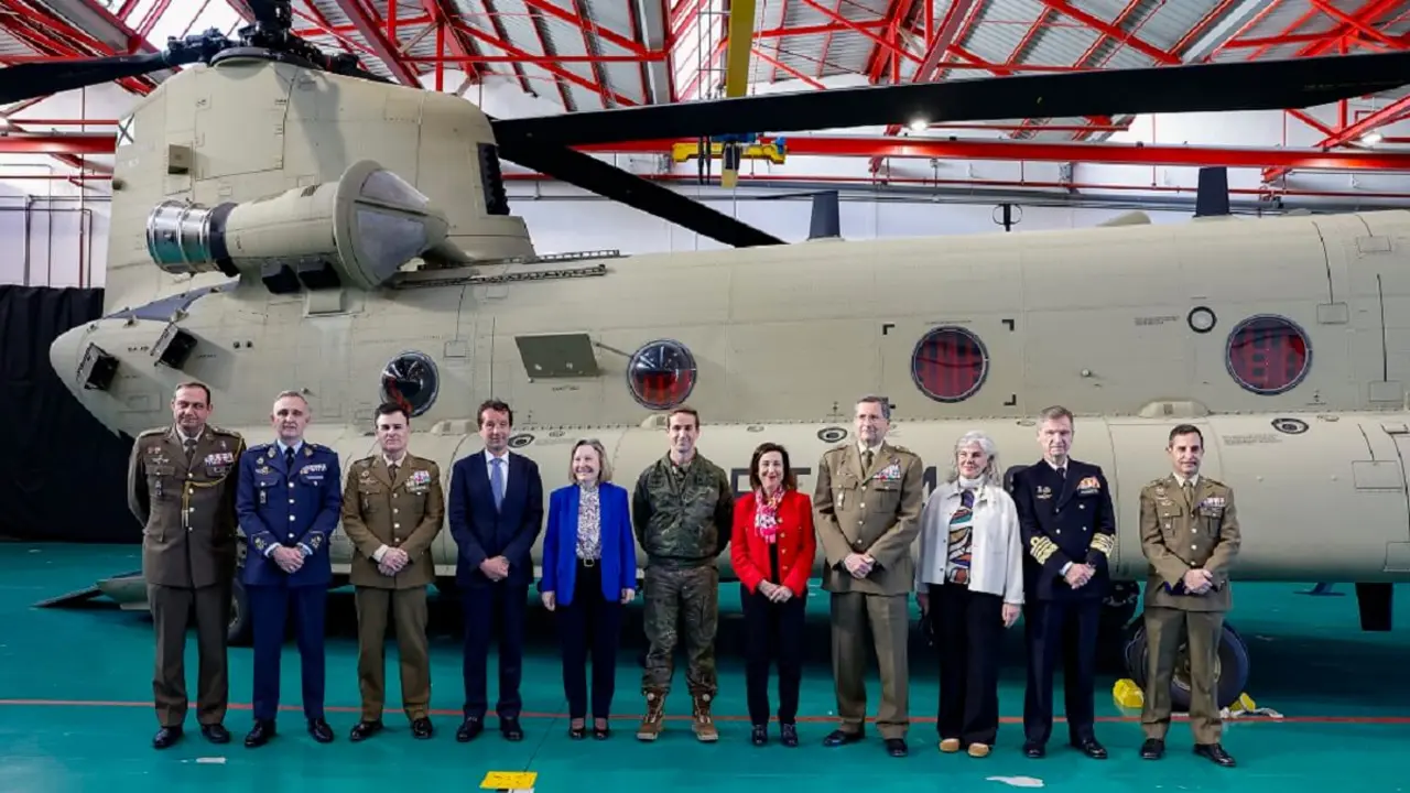 Entrega Chinook CH-47F - PHOTO/INDRA