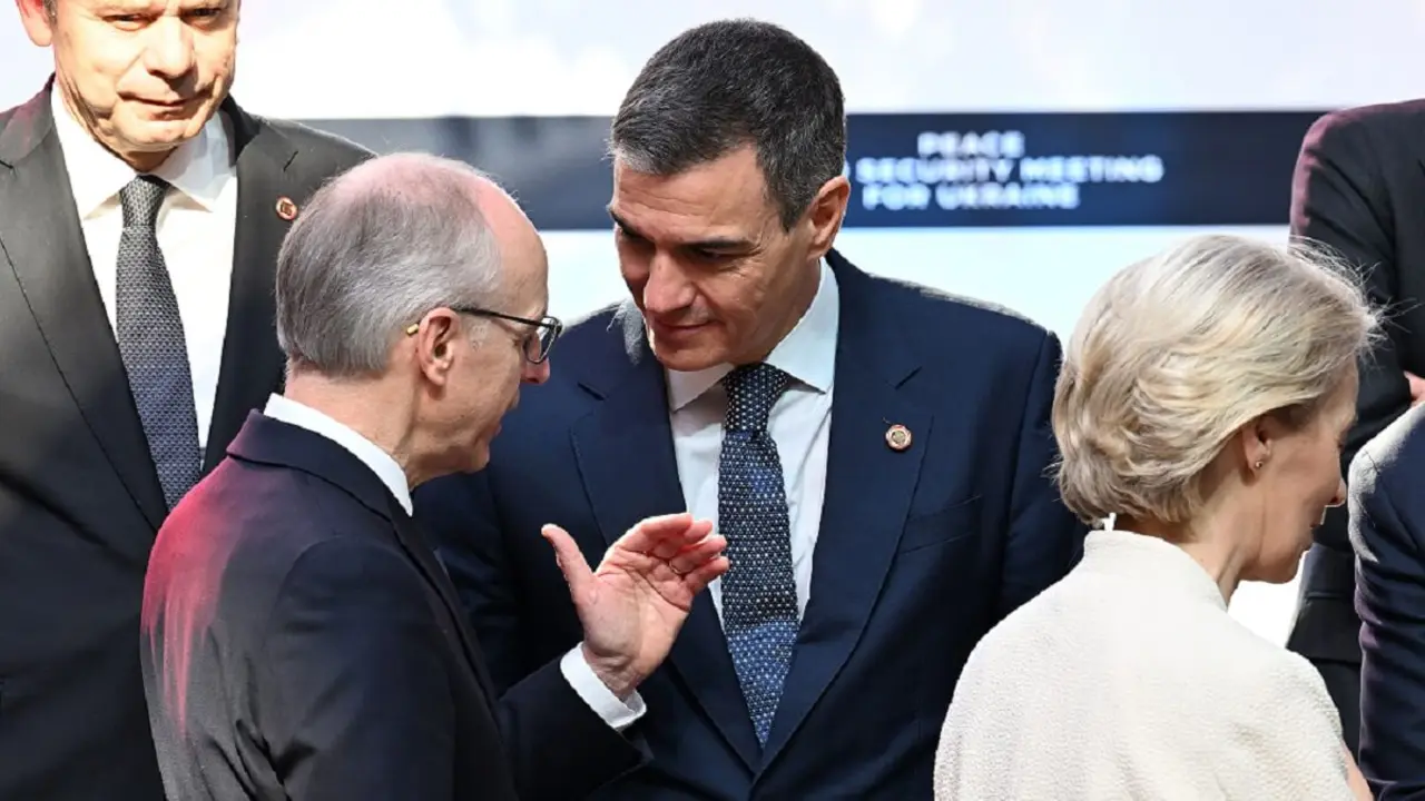 Pedro Sánchez va a presumir ante los mandatarios de la UE y de la OTAN del programa Paz 2, el gran programa estratégico de reconocimiento militar que durante tres años ha estado en un cajón -&nbsp;PHOTO/Pool Moncloa-Borja Puig de la Bellacasa