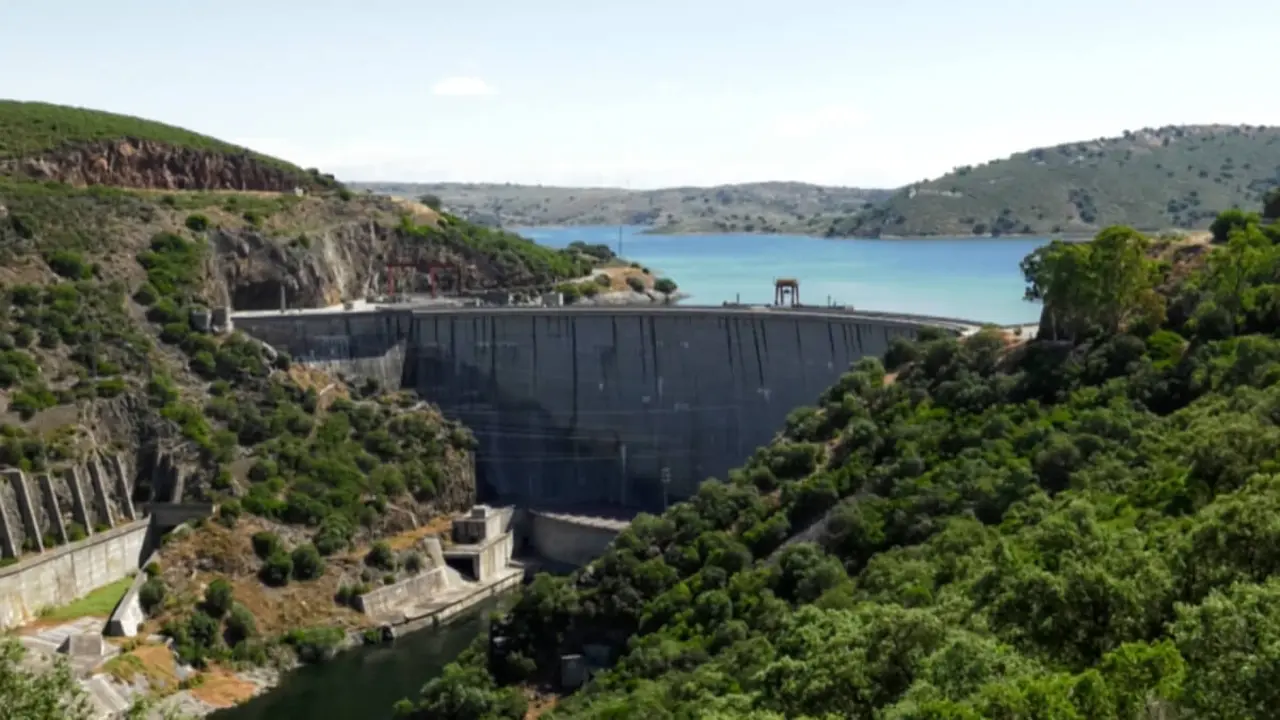 Complejo hidroeléctrico de Valdecañas en Cáceres, Extremadura