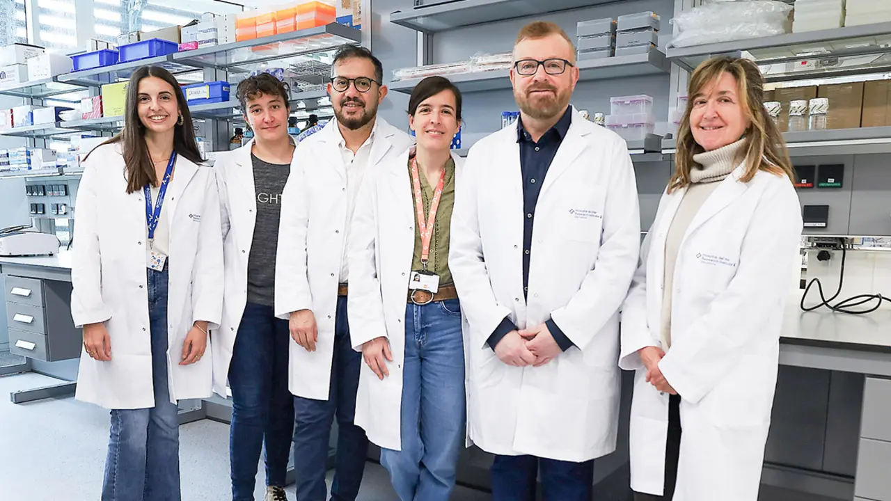 Equipo de investigadores que han llevado a cabo la investigación, entre ellos Gabriel Rabinovich y Pilar Navarro, a la derecha de la imagen - PHOTO/Hospital del Mar