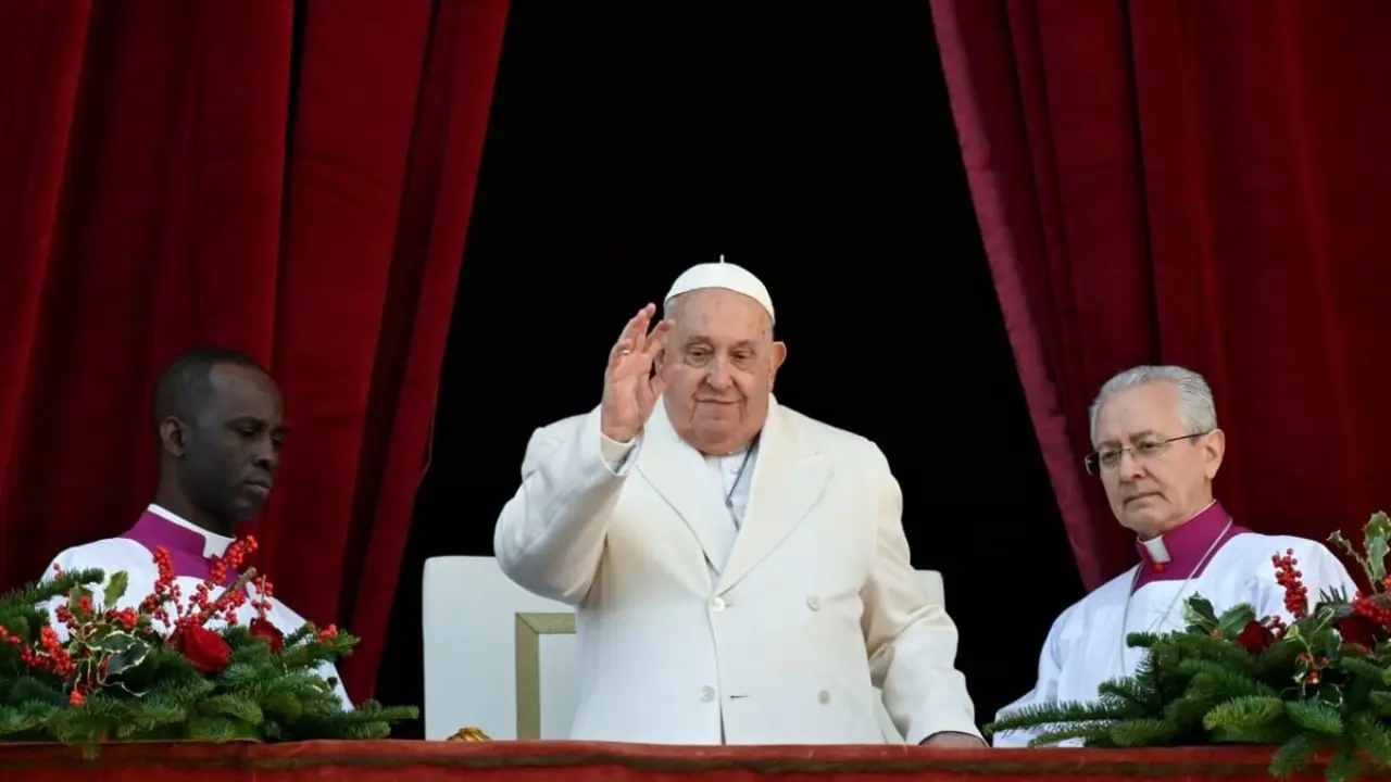 El papa Francisco, durante las oraciones del día de Navidad, el 25 de diciembre de 2024 – PHOTO/ @Pontifex_es