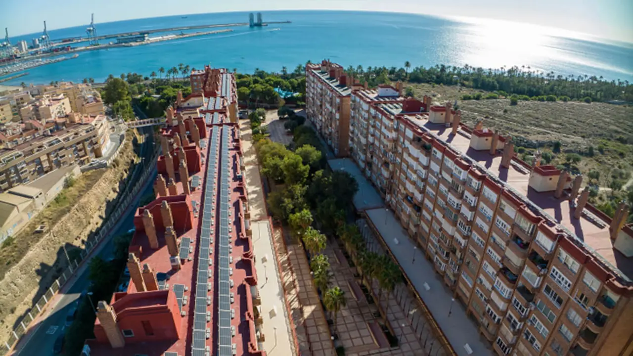 <p>Comunidad solar El Palmeral en Alicante, Comunidad Valenciana</p>
