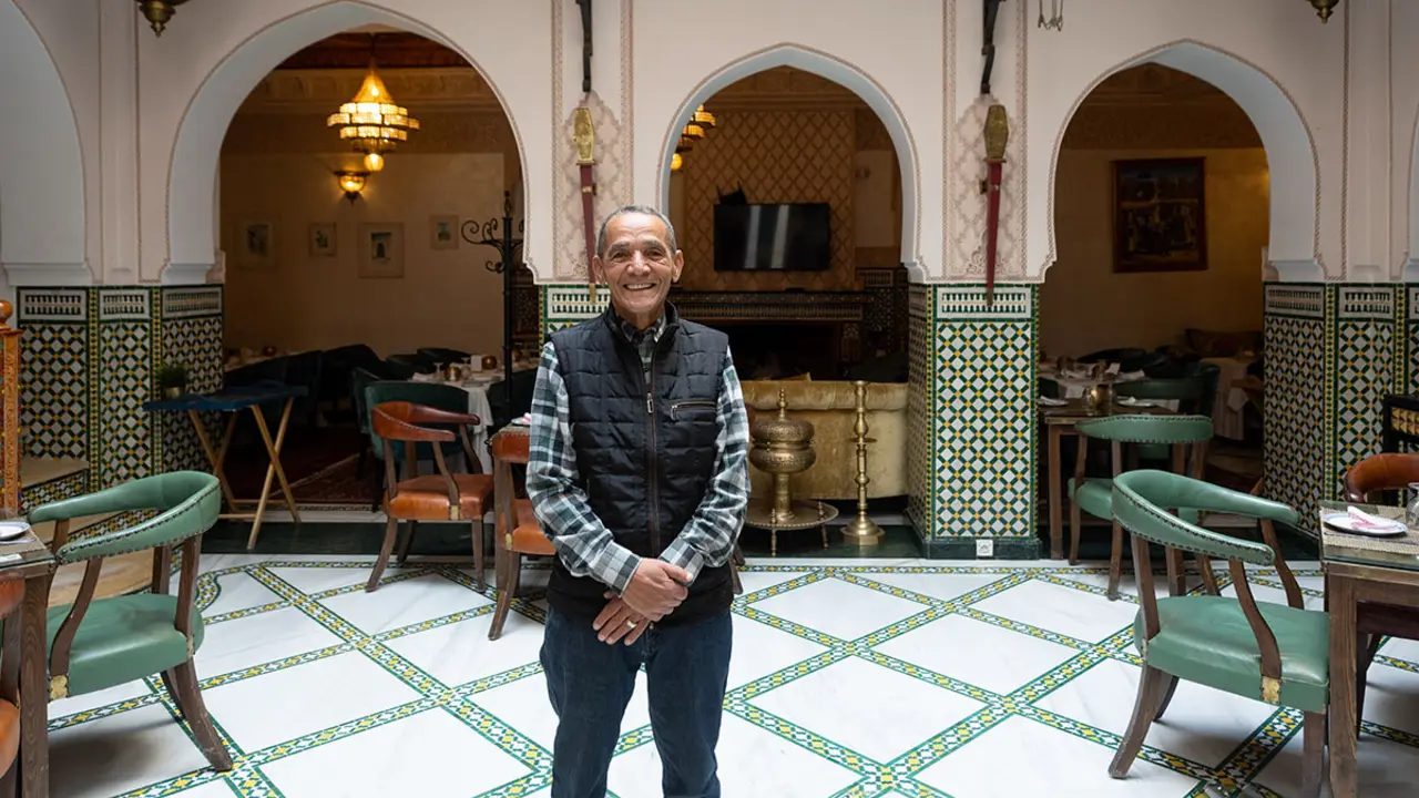 Majid Abdelmadjid, guía oficial de Palais Zahia y guía oficial del Ministerio de Turismo a nivel nacional  - ATALAYAR/GUILLERMO LÓPEZ