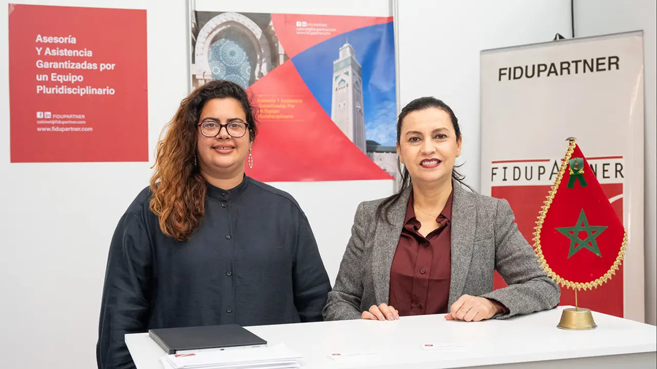 Atikeddine Nadia&nbsp;y Fatima-Zahra Naciri Gascón - ATALAYAR/GUILLERMO LÓPEZ