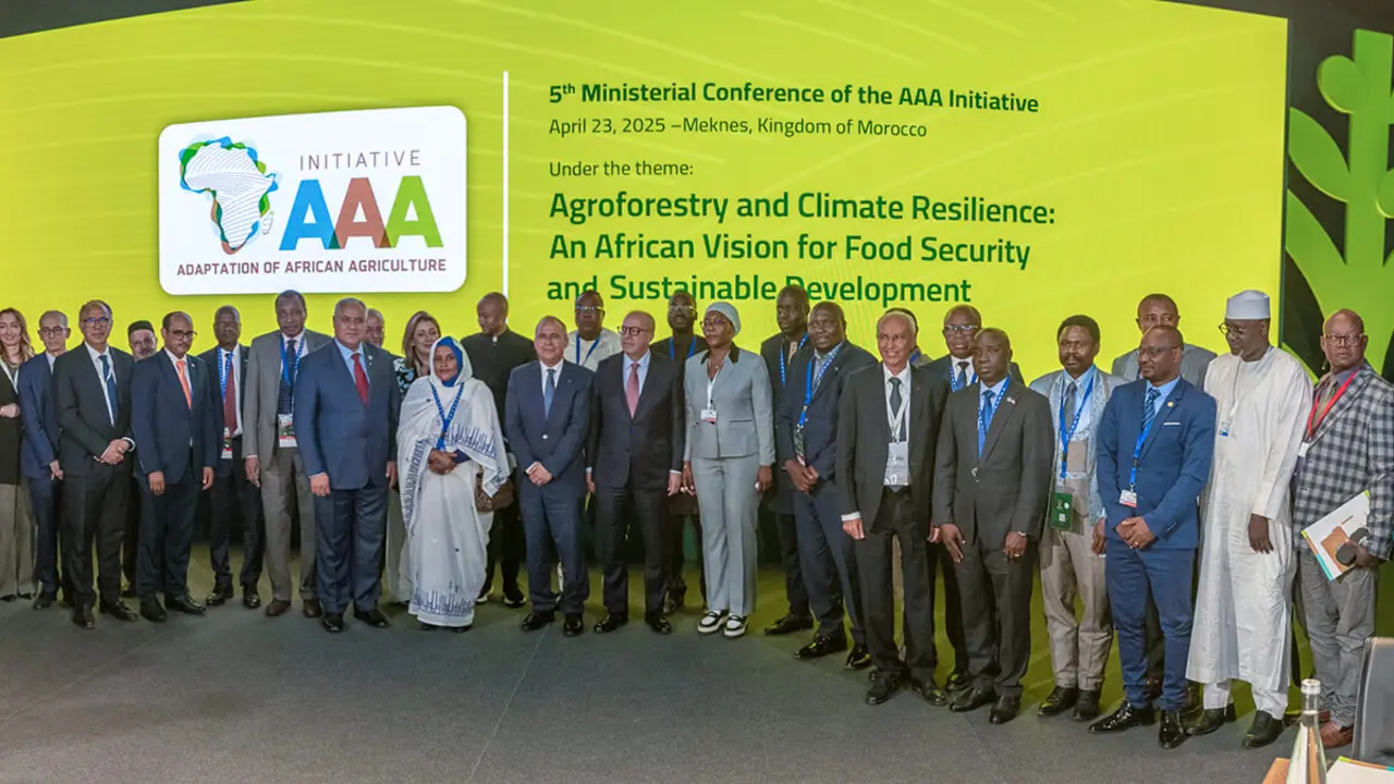 Foto de familia de los asistentes a la 5ª Cumbre Ministerial de la Iniciativa AAA