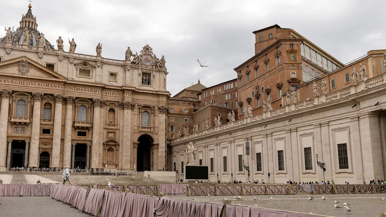 <p>Plaza de San Pedro en el Vaticano, el 4 de mayo de 2025 - REUTERS/ALKIS KONSTANTINIDIS&nbsp;</p>
