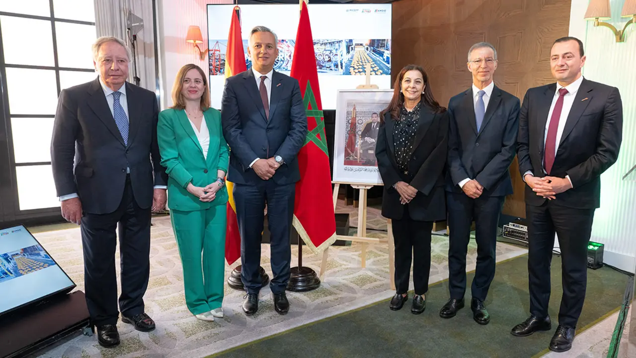 Clemente Soler, María Amparo López Senovilla, Karim Zidane, Karima Benyaich, Adil Rais y Ali Seddiki en el evento de Morocco Now en Madrid - PHOTO/ATALAYAR/GUILLERMO LÓPEZ
