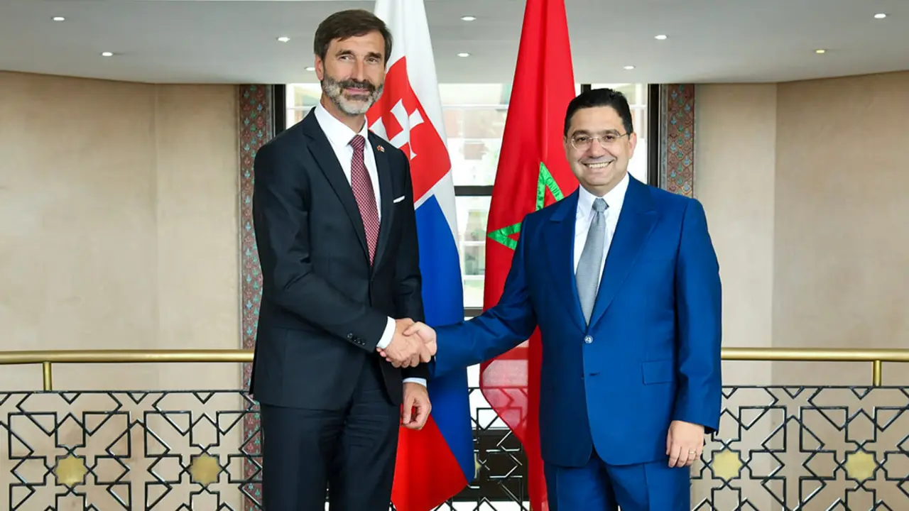 Nasser Bourita, ministro de Asuntos Exteriores y Cooperación Africana, junto a su homólogo eslovaco&nbsp;Juraj Blanár, en Rabat, Marruecos - PHOTO/MAROC DIPLOMATIE