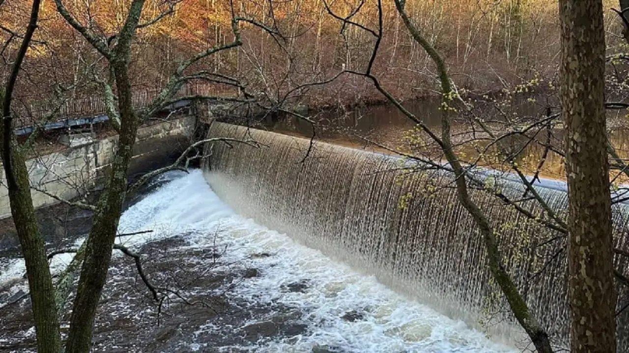Cascada en River Point in West Warwick, RI - PHOTO/LINDA GASPARELLO/L. KING