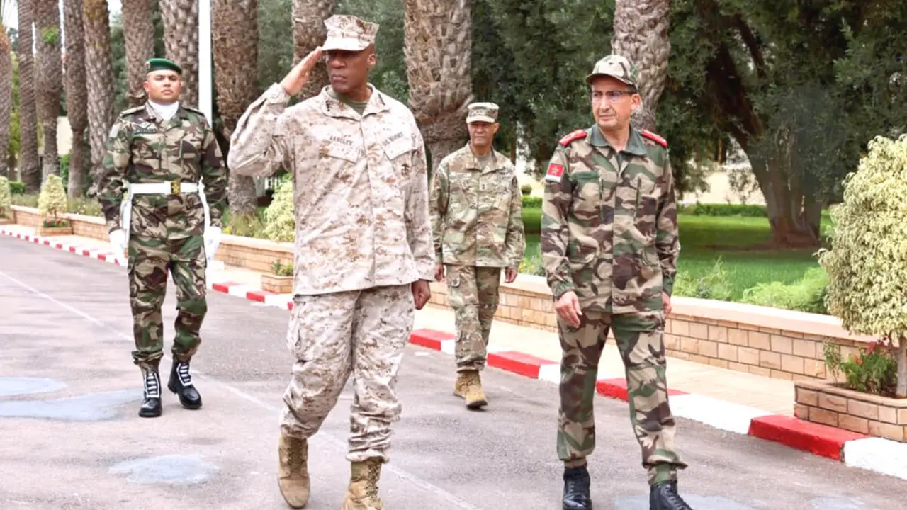 El general Michael Langley,&nbsp;comandante del United States Africa Command (AFRICOM) desde agosto de 2022, junto a Mohamed Berrid,&nbsp;inspector general de las Fuerzas Armadas Reales de Marruecos y el Comandante de la Zona Militar Sur - PHOTO/FAR MAROC