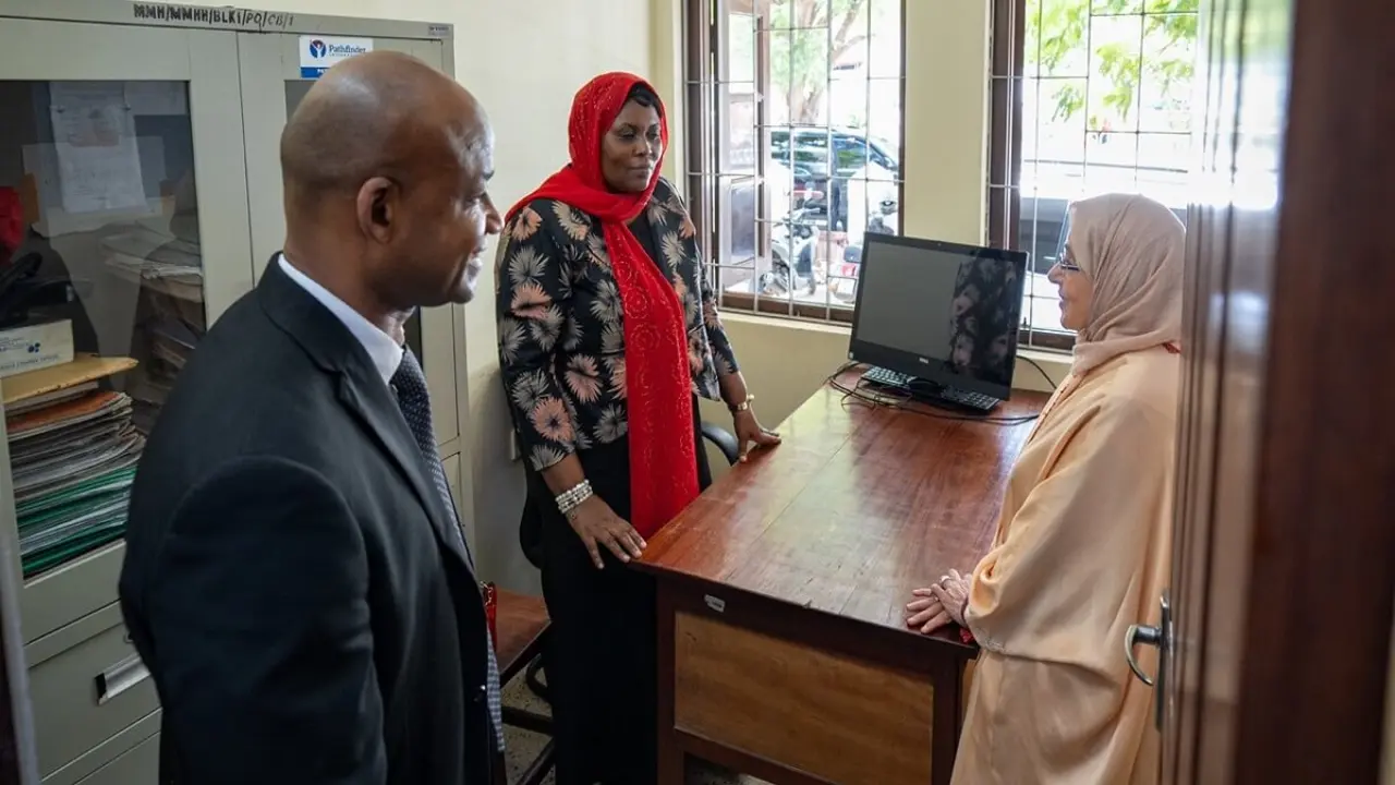 Imagen de archivo de una reciente visita de Su Alteza la Jequesa Jawaher, presidenta de la Fundación Humanitaria Khalid Bin Sultan Al-Qasimi (KSQF), a los centros de Zanzíbar&nbsp;