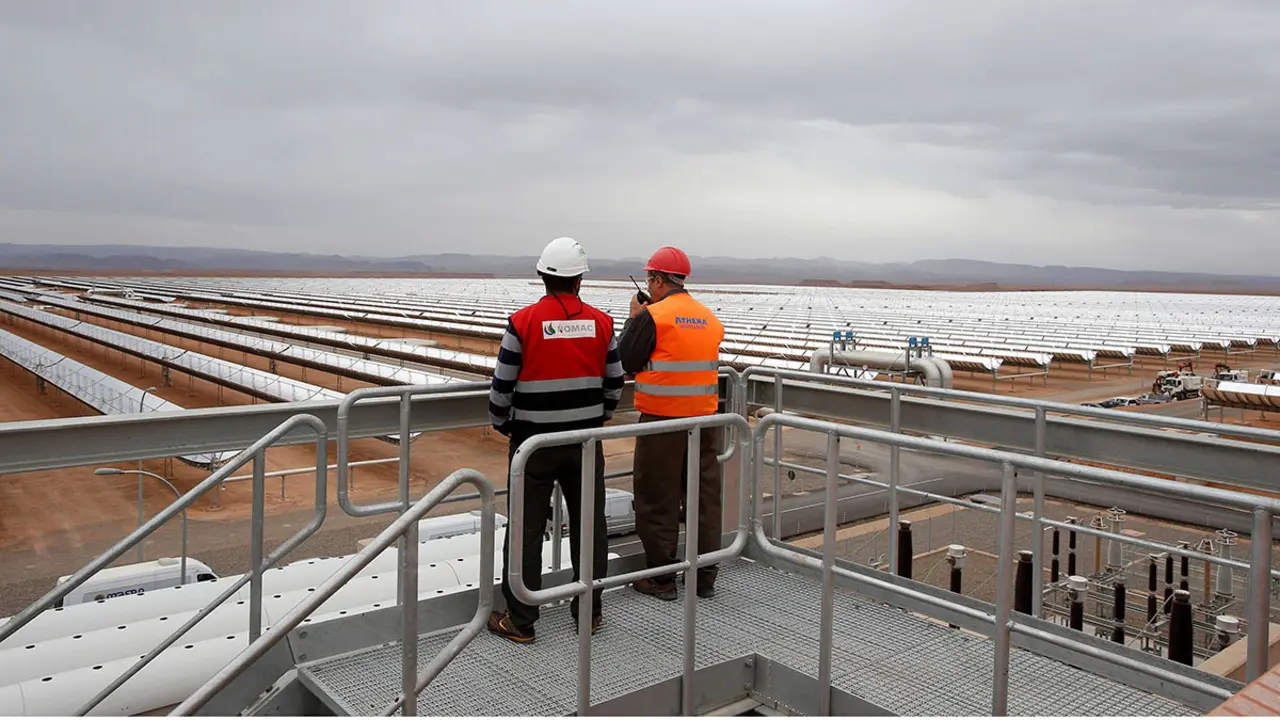 <p>Una planta de energía termosolar en Noor Ouarzazate, Marruecos - REUTERS/YOUSSEF BOUDIAL&nbsp;</p>
