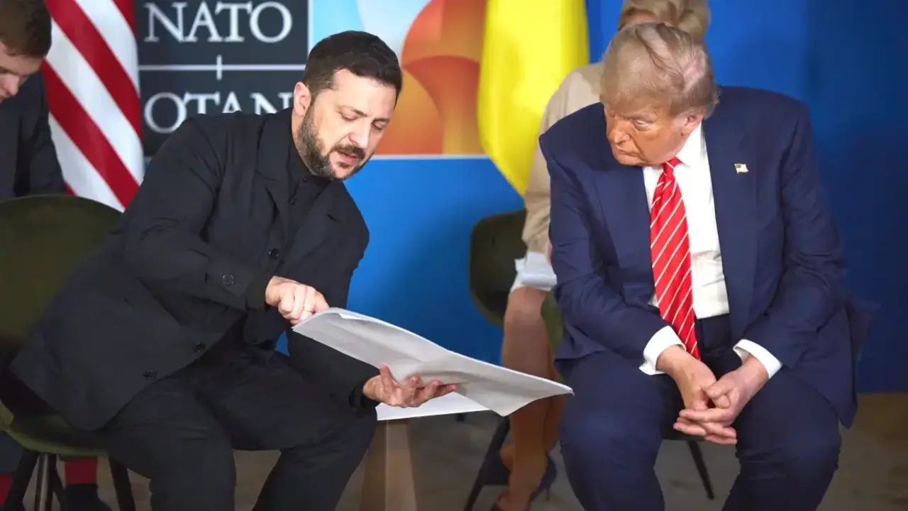 Volodimyr Zelensky, presidente de Ucrania, junto a Donald Trump, presidente de Estados Unidos, durante una reunión posterior a la cumbre de la OTAN en la Haya - PHOTO/PRESIDENCIA DE UCRANIA