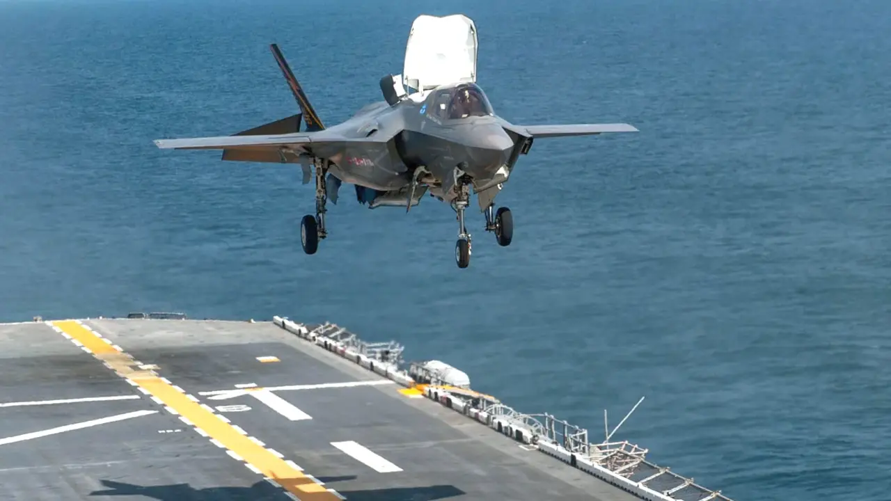 La Armada se ha inclinado por no jugar sólo la carta del F-35B, el único avión de combate de despegue y aterrizaje vertical existente en servicio, y apostar por el F-35C y el Rafale Marine, lo que exige contar con un portaviones -&nbsp;PHOTO/US Navy