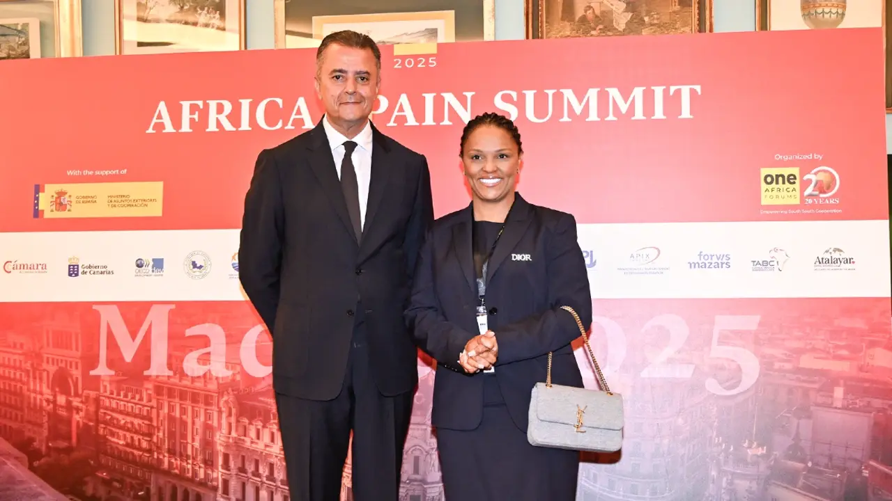 Suzi Carla Barbosa, exministra de Asuntos Exteriores Guinea Bissau, junto a Hassan M. Alaoui, presidente de One Africa Forums - PHOTO/ATALAYAR