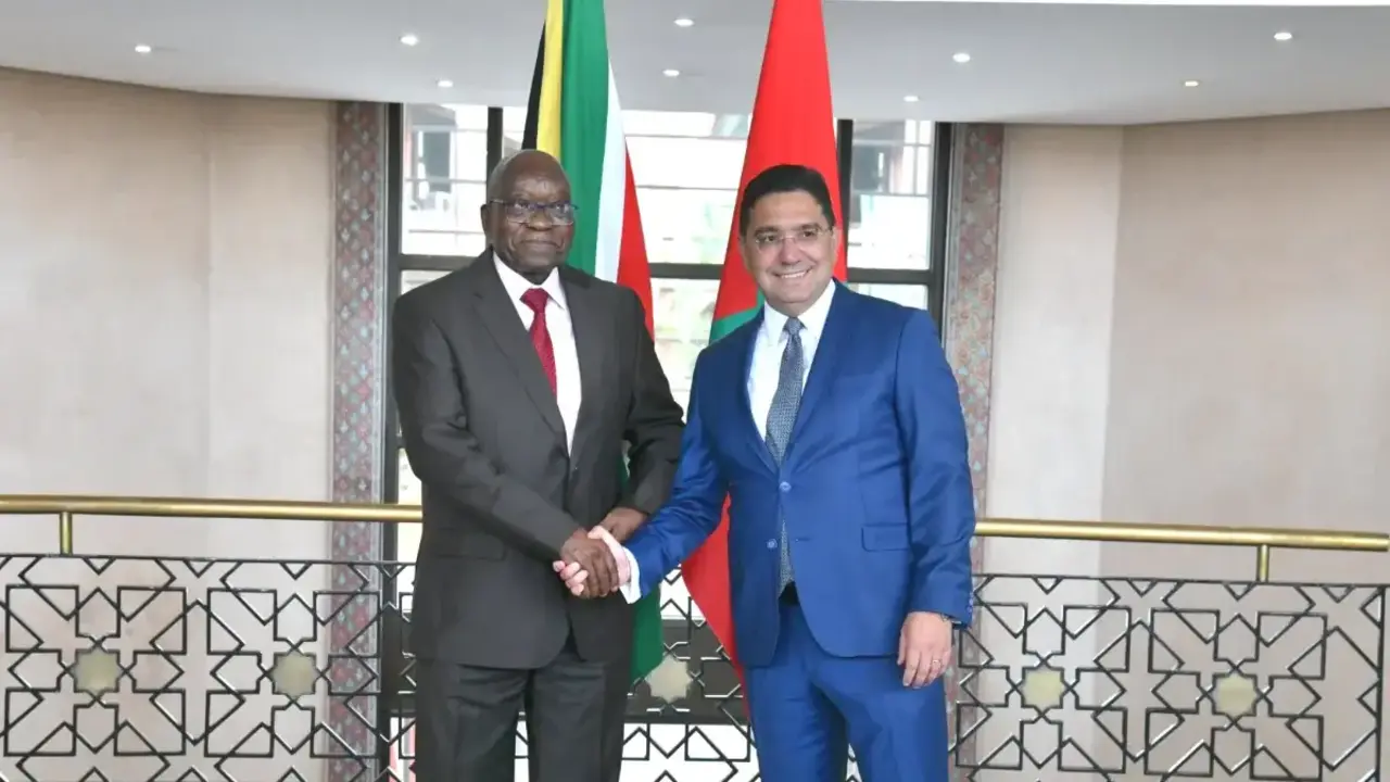 El expresidente del país y líder del partido MK, Jacob Zuma, junto al ministro de Asuntos Exteriores, Cooperación Africana y Marroquíes Residentes en el Extranjero, Nasser Bourita - PHOTO/X/MAROC DIPLOMATIE