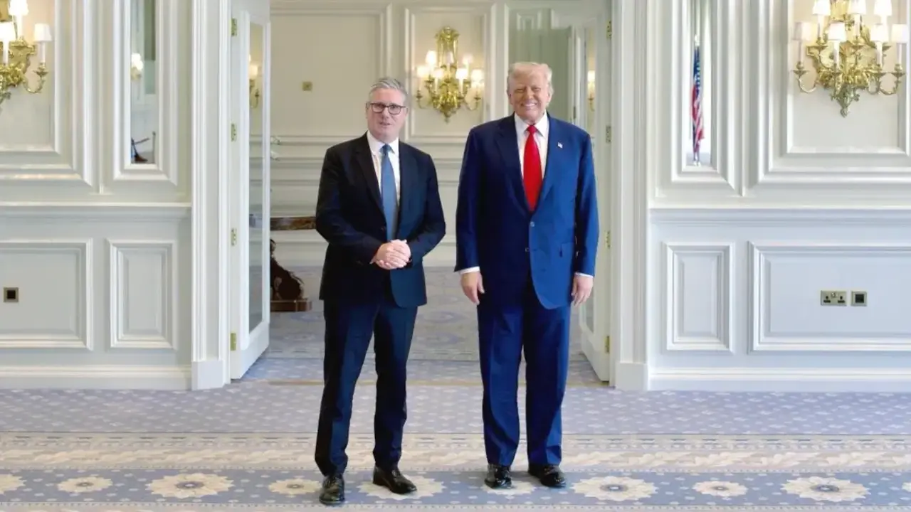 El primer ministro de Reino Unido, Keir Starmer, junto al presidente de Estados Unidos, Donald Trump, durante la reunión en Escocia - PHOTO/CASA BLANCA