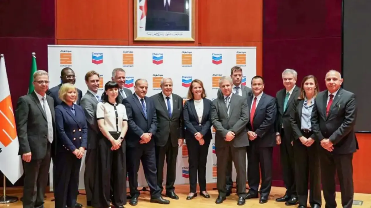 Responsables de Exxon y de la empresa estatal argelina Sonatrach - PHOTO/Redes sociales