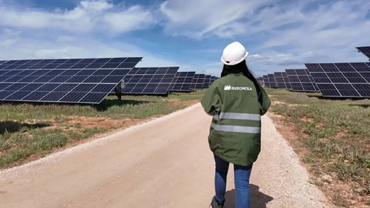 Iberdrola Espa&ntilde;a inaugura una planta fotovoltaica en Ciudad Rodrigo (Salamanca) capaz de abastecer a m&aacute;s de 155.000 familias