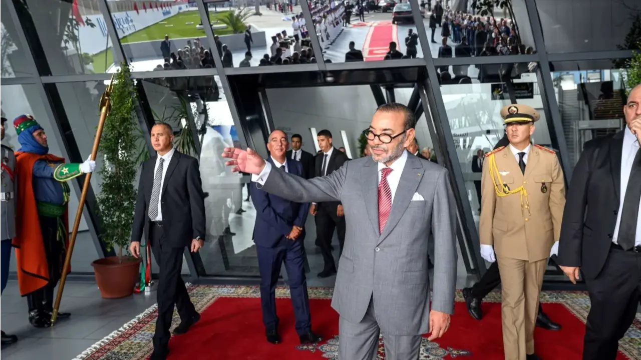 El rey de Marruecos, Mohamed VI, visita e inaugura las instalaciones del Complejo Portuario de Casablanca el 18 de septiembre de 2025 - PHOTO/REDES SOCIALES