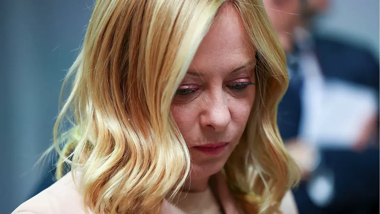 <p>La primera ministra italiana, Giorgia Meloni, asiste a la cumbre de la Comunidad Pol&iacute;tica Europea en Copenhague, Dinamarca, el 2 de octubre de 2025 - REUTERS/ PIROSCHKA VAN DE WOUNW</p>
