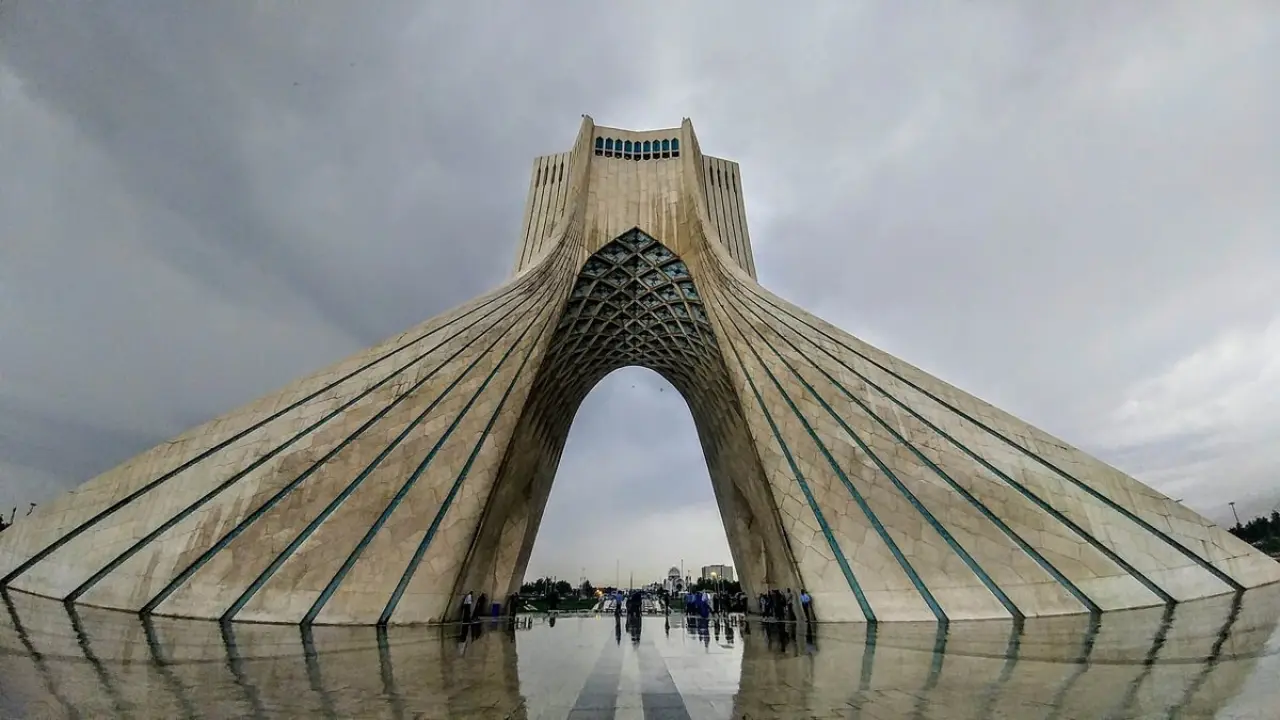 Torre Azadi, Teher&aacute;n, Ir&aacute;n - PHOTO/PIXABAY