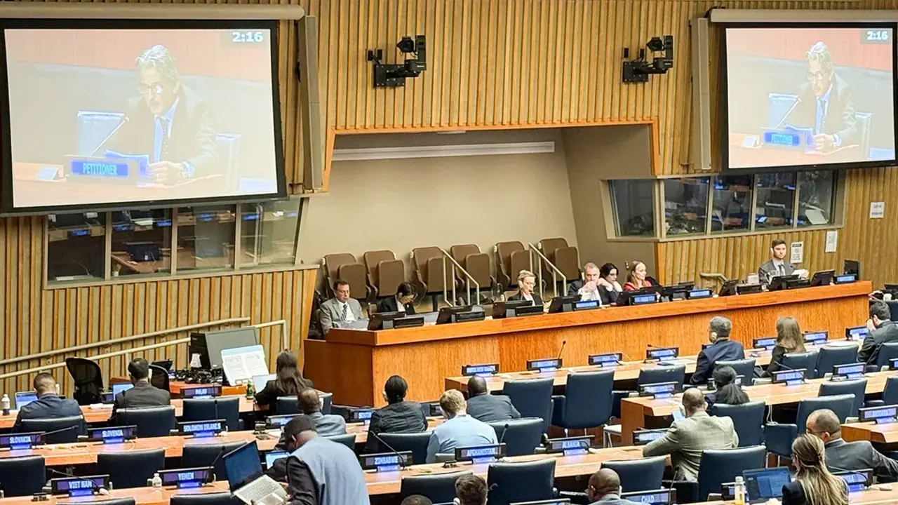 Imagen del primer secretario del Movimiento Saharauis por la Paz, Hach Ahmed Bericalla, durante su intervenci&oacute;n en la Cuarta Comisi&oacute;n y la Asamblea General de las Naciones Unidas en Nueva York, Estados Unidos - PHOTO/ATALAYAR