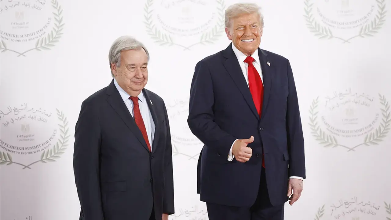 <p>El presidente de Estados Unidos, Donald Trump, y el secretario general de las Naciones Unidas (ONU), Antonio Guterres, posan para una foto en una cumbre de l&iacute;deres mundiales, en Sharm el-Sheikh, Egipto, el 13 de octubre de 2025 - PHOTO/ Yoan Valat v&iacute;a REUTERS</p>
